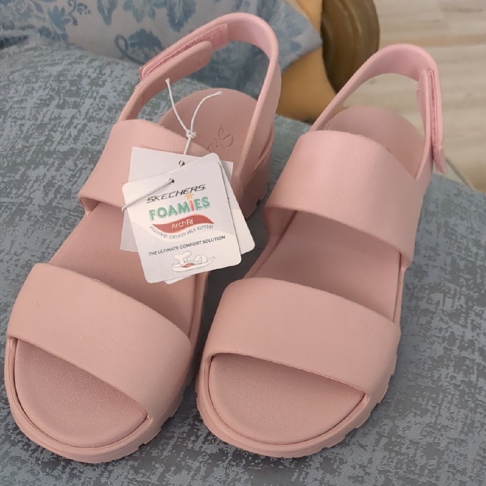 Skechers New Women's Archfit Pink Foamies Sandals